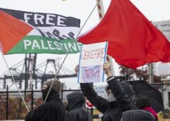 ساکنان بندر تاکوما، در واشنگتن، اعتراض کنان راه ارسال سلاح به اسرائیل را سد کردند