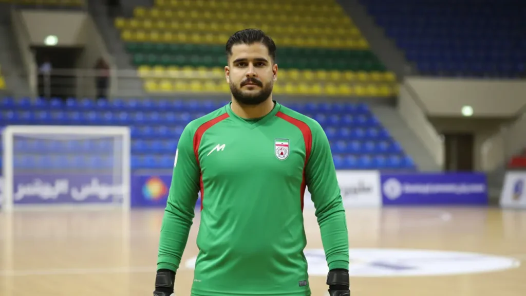 امیرمحمد کوهکن دروازهبان فوتسال با شلیک مستقیم سرکوبگران در نیریز جان باخت 1 امیرمحمد کوهکن با شلیک مستقیم دژخیمان در نی ریز جان باخت