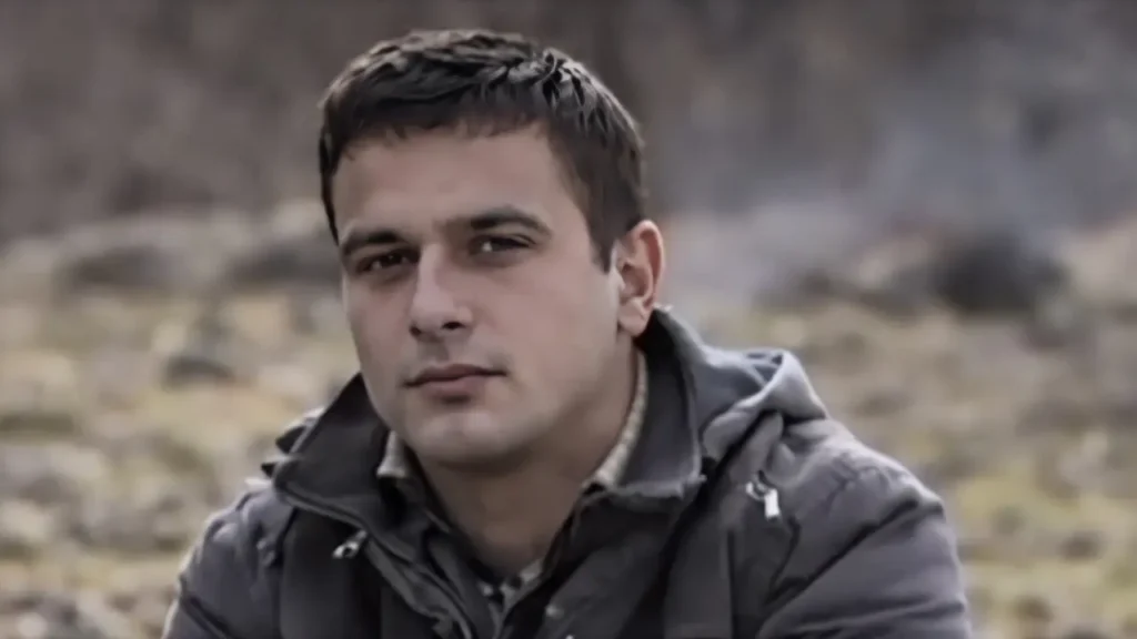 تحویل پیکر وحید لزر منوچهری به خانواده پس از ۴۸ روز بیخبری؛ «آثار شلیک و ضربات قمه بر بدن» 2 پیکر وحید لزر منوچهری